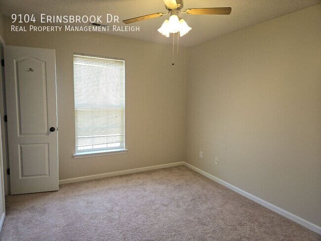 Foto del edificio - 9104 Erinsbrook Dr