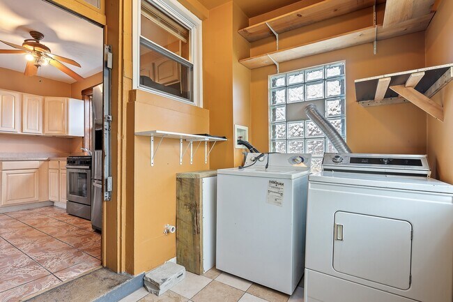 Foto del edificio - 4445 S Vincennes Ave