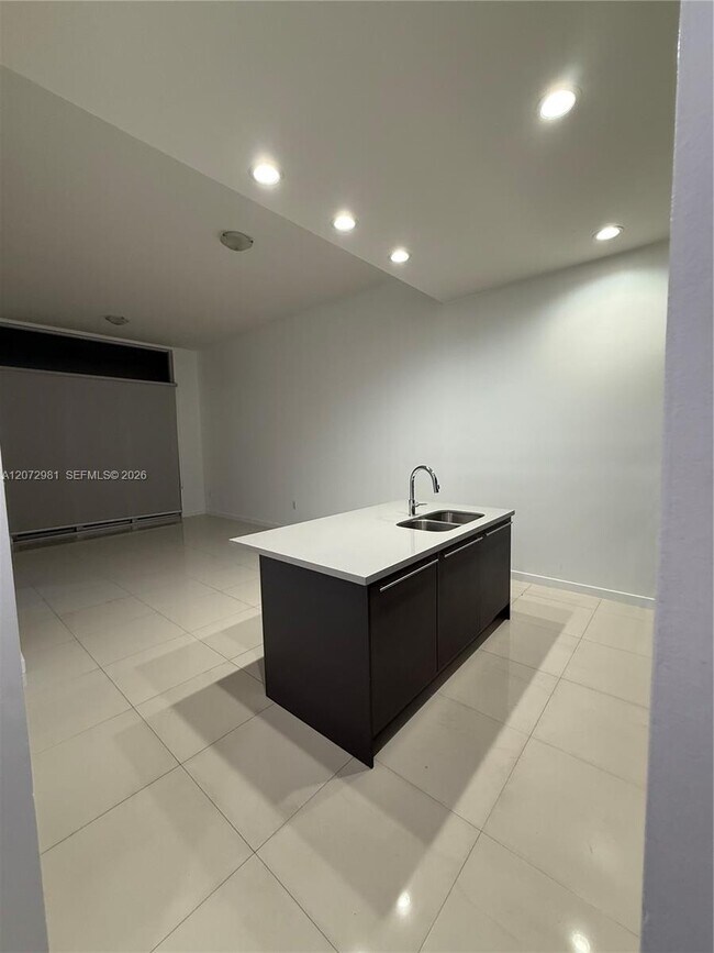 Foto del edificio - 7661 NW 107th Ave