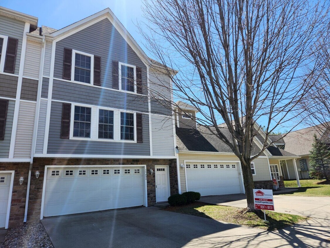 15404 Townsend Ave, Urbandale, IA 50323 Townhome Rentals in Urbandale