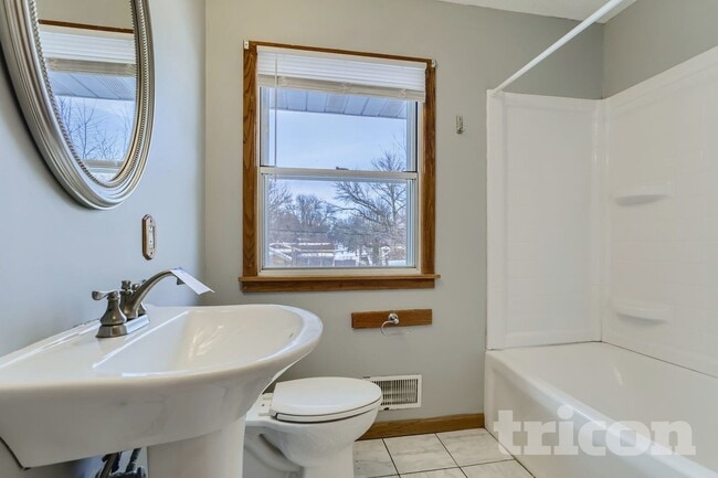 Building Photo - 4400 W 111th St