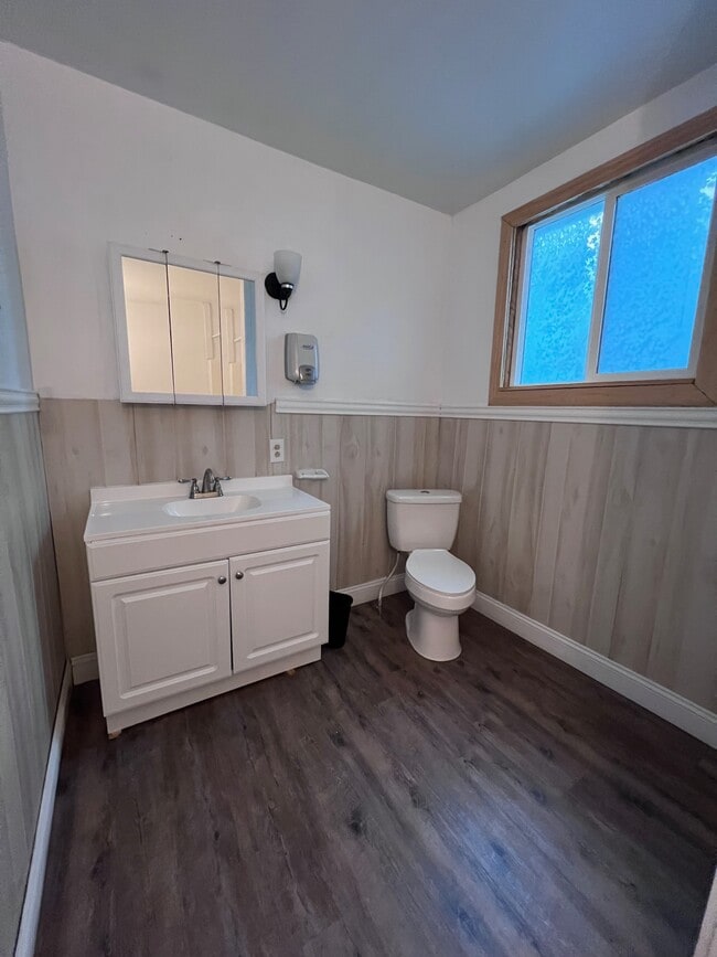 Building Photo - 148 W Schuyler St