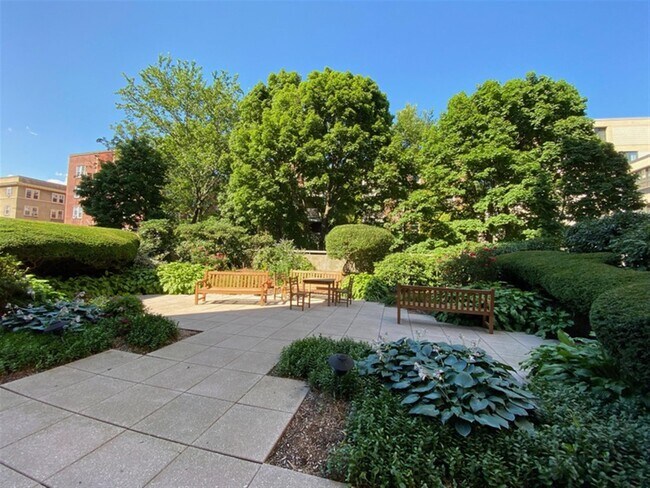 Foto del edificio - 931 Massachusetts Ave