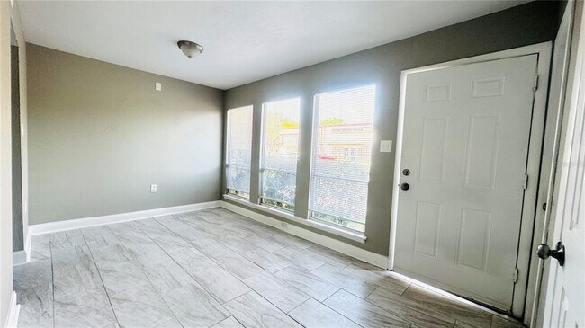 Building Photo - 4016 Woodfern Dr