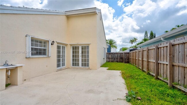 Building Photo - 6410 SW 112th Pl