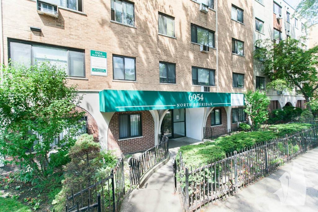 Foto principal - 6954 N Sheridan Rd