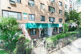 Building Photo - 6954 N Sheridan Rd