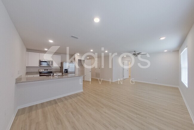 Building Photo - 4655 Malay Cir