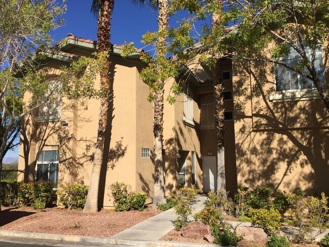 Building Photo - 2 Bedroom Condo In Guard Gated Summerlin C...