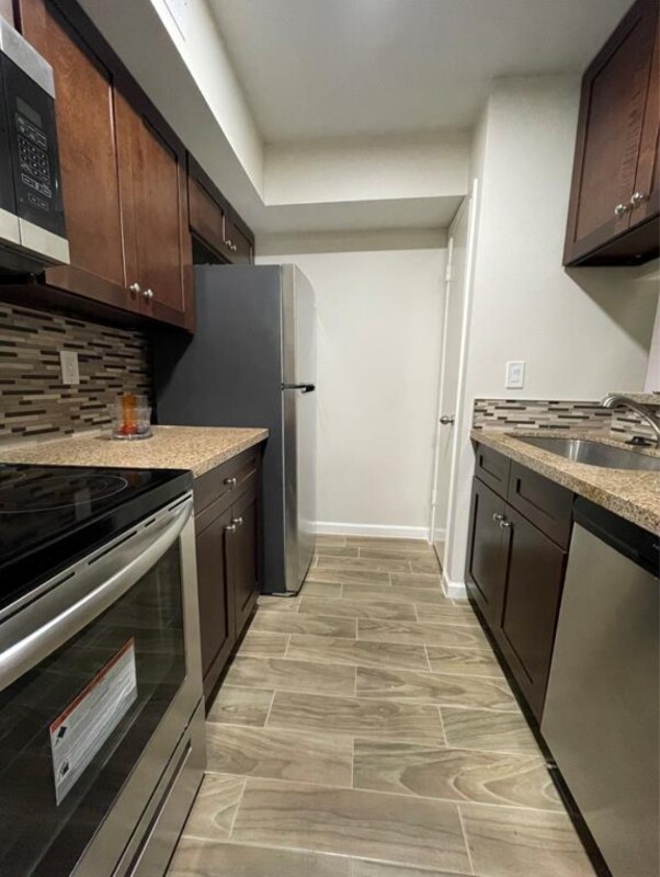 Foto del edificio - 9350 Country Creek St