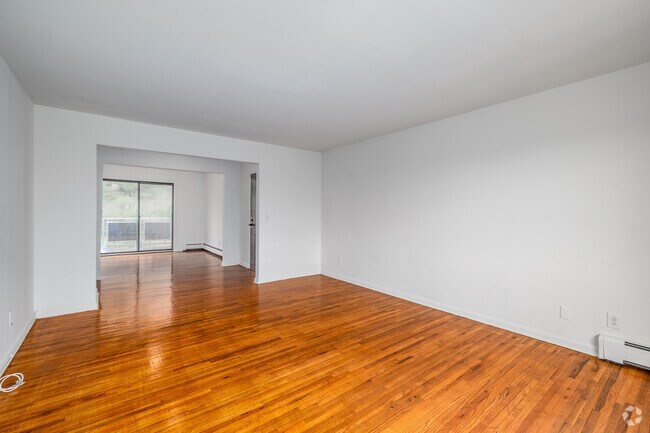 2 habitaciones, 2 baños - 977 pies cuadrados - Sala de estar - Lindvale Gardens