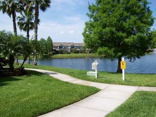 Building Photo - 8821 Manor Loop
