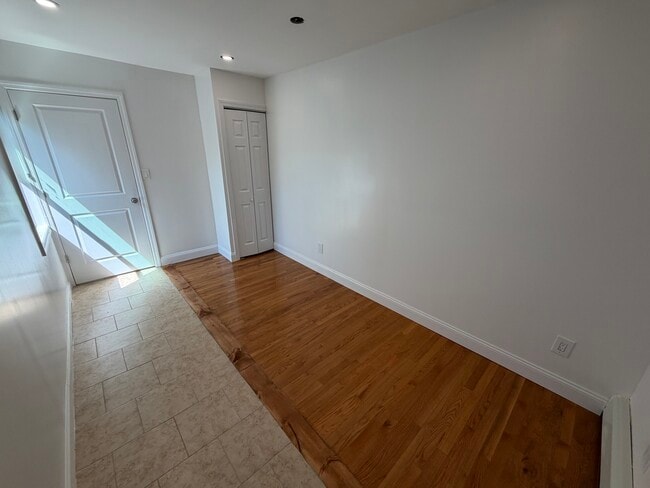 Building Photo - 132 Oakfield Ave