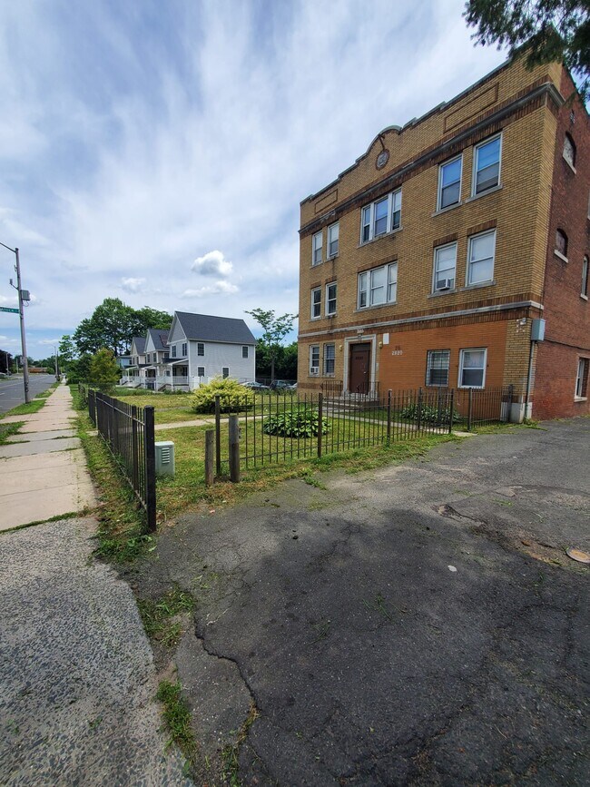 2505-main-st-unit-5-hartford-ct-06120-apartments-in-hartford-ct
