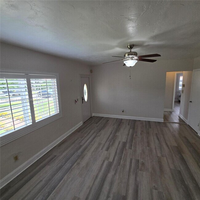 Foto del edificio - 6428 SW 39th St