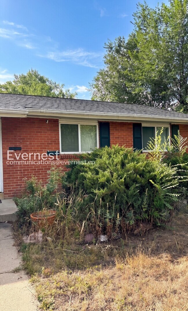 Building Photo - 3-Bed/1-Bath Cozy Home with Fenced Yard/ Available Soon!