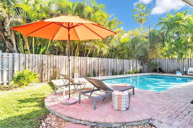 Foto del edificio - 3221 Seaward Dr