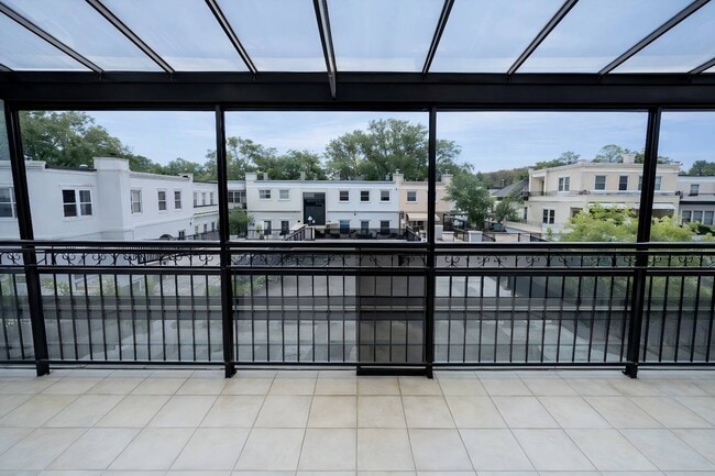 Foto del edificio - 108-52 63rd Dr