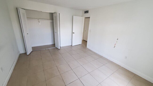 Building Photo - 4804 NW 79th Ave