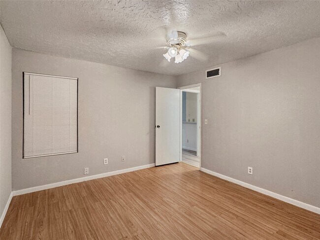 Foto del edificio - 2021 Spenwick Dr