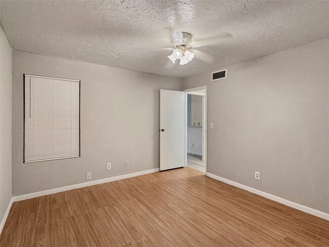 Building Photo - 2021 Spenwick Dr