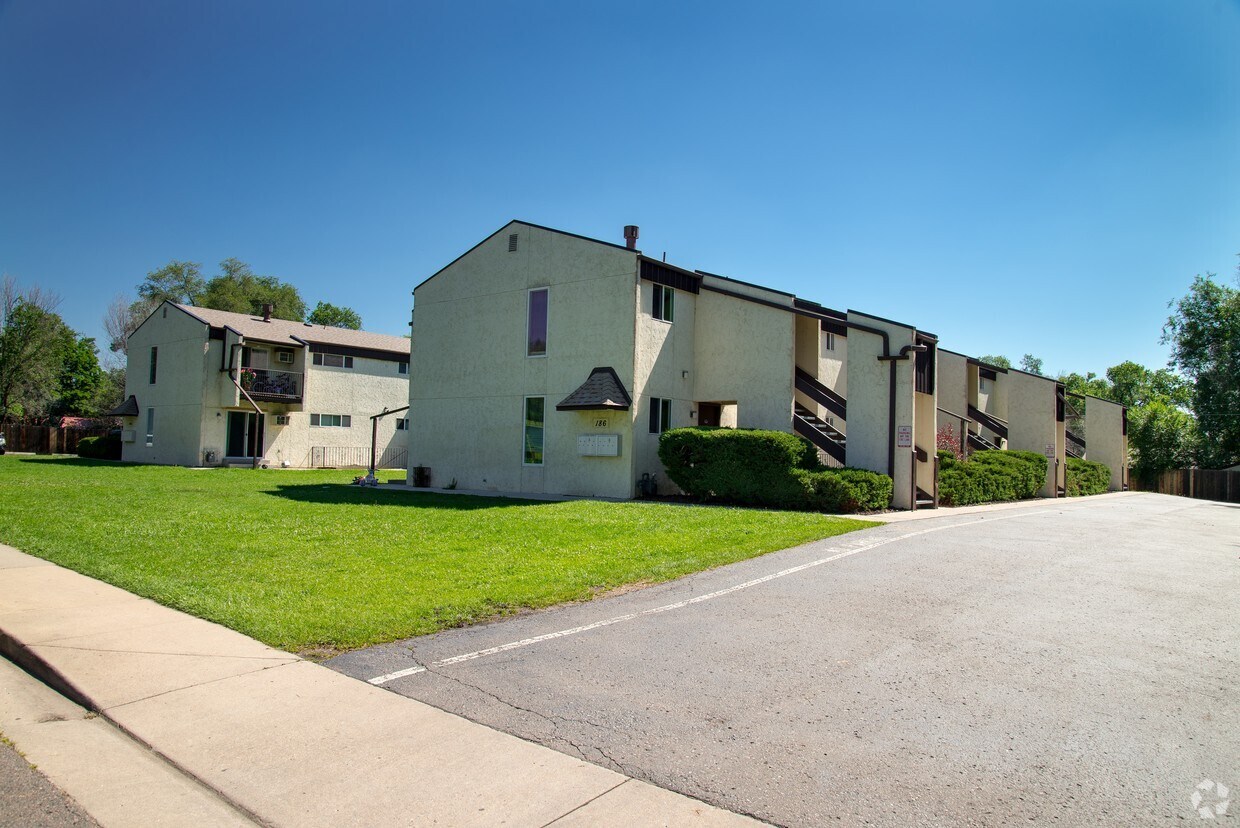 Primary Photo - Elk Mountain Apartments