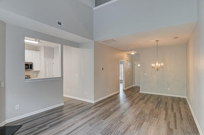 Foto del edificio - 5972 Hollow Wood Ct