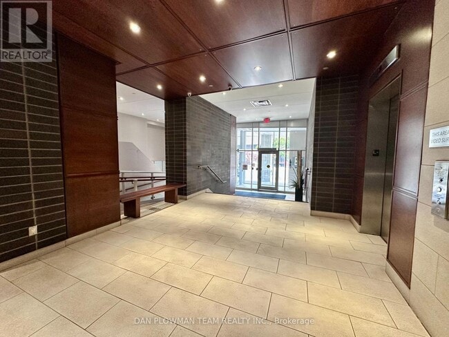 Building Photo - 44 Bond St W