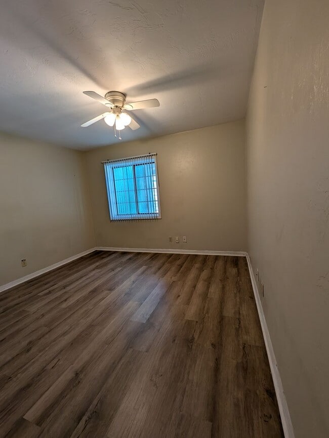 Photo - Oakbrook Walk - Shared Housing Apartment