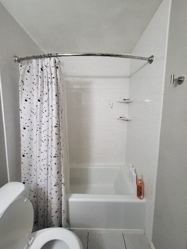 Foto del edificio - 4804 Thistledown Dr
