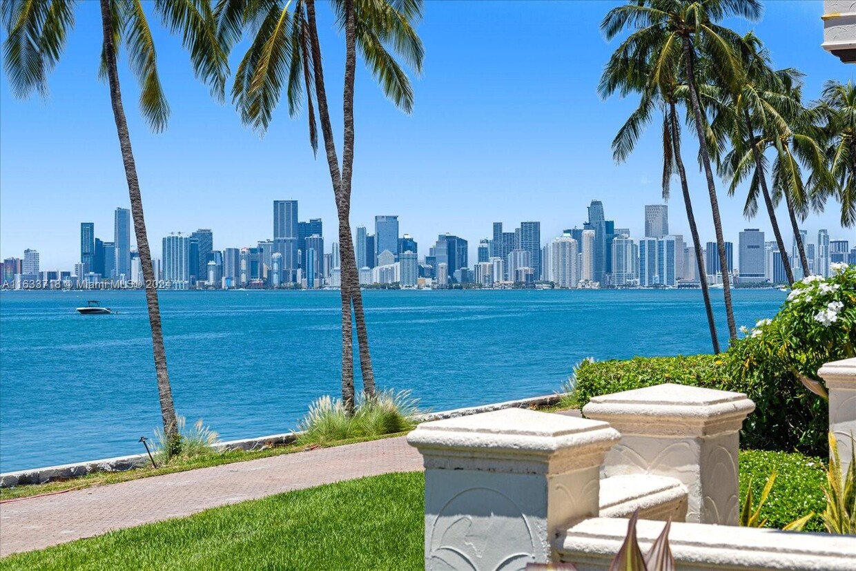 Foto principal - 2411 Fisher Island Dr