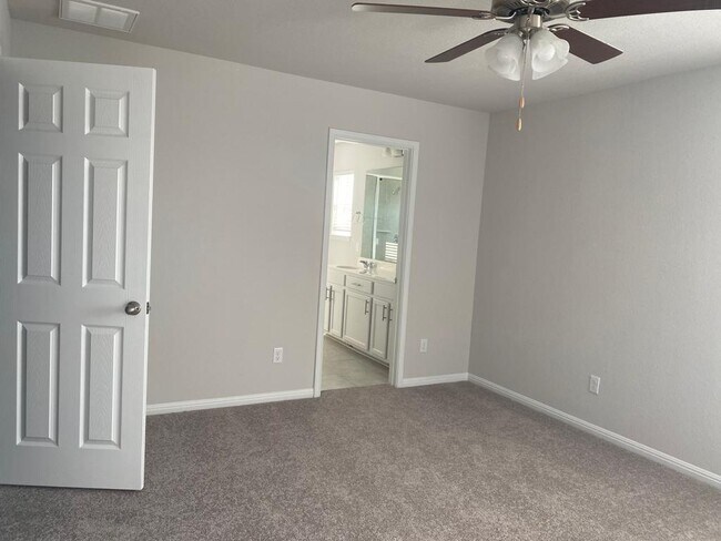 Building Photo - 3200 W College Park Dr
