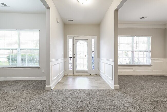 Building Photo - 1895 Logan Ridge Cir