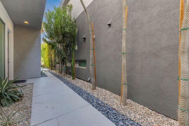 Foto del edificio - 350 Goleta Way