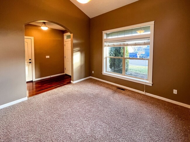 Building Photo - 1164 SW Sequoia Ln