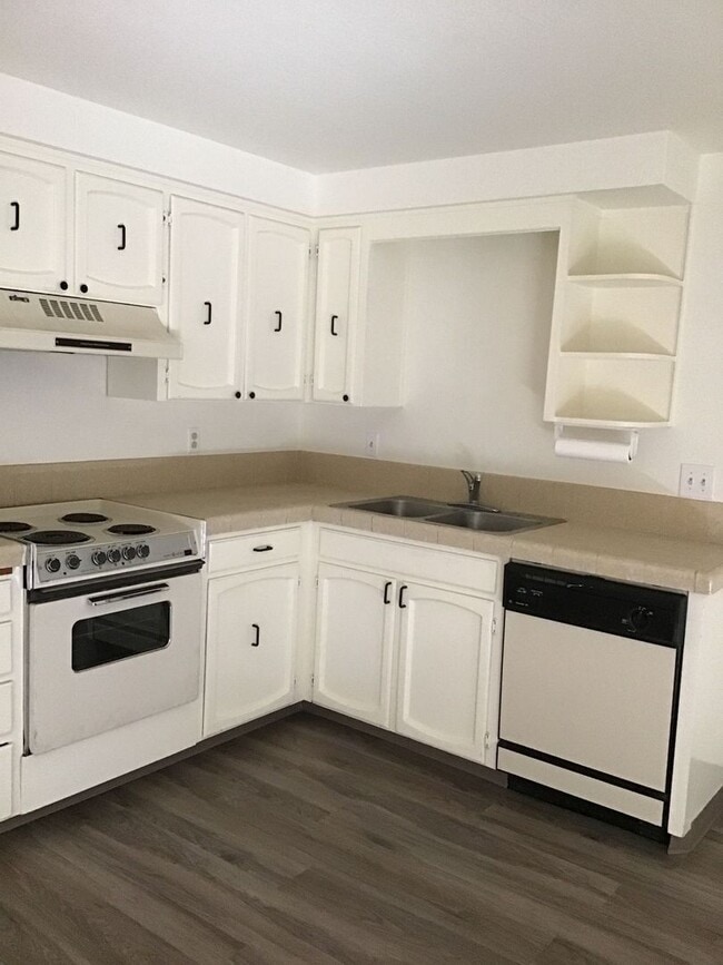 Building Photo - East Medford - Nice & Clean One Bedroom Fi...