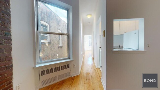 Building Photo - 212 E 85th St
