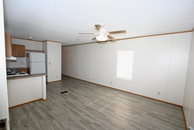 Foto del edificio - 24455 Clennie Needham Rd
