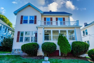 Building Photo - 204 Maple St
