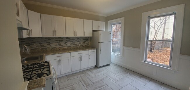 Building Photo - 641 Ferry St