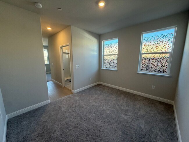 Foto del edificio - Beautiful 5 bedroom, 2 bathroom 2 story home in Rancho Cordova