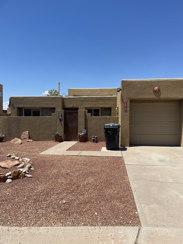 2819 Sol De Vida NW, Albuquerque, NM 87120 Townhome Rentals in