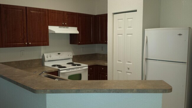 Building Photo - 580 St Tropez Ln