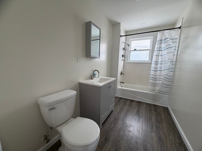 Foto del edificio - 608 Emily St