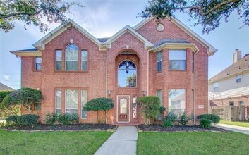 Building Photo - 20011 Glen Lake Dr