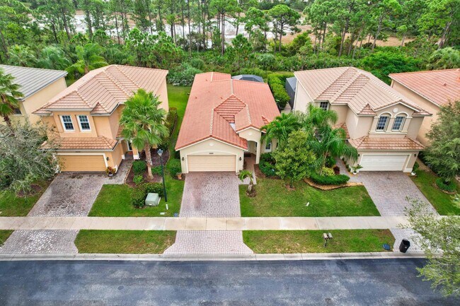 Building Photo - 6022 SE Split Oak Trail