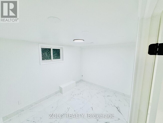 Photo du bâtiment - LOWER / BASEMENT - 285 WEST 31 STREET