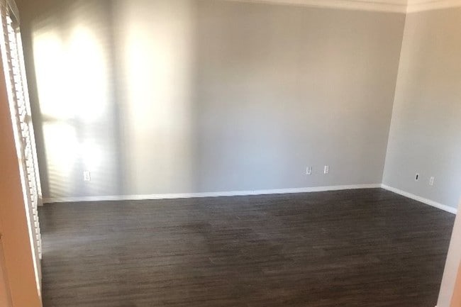 Building Photo - 631 S Prospect Ave