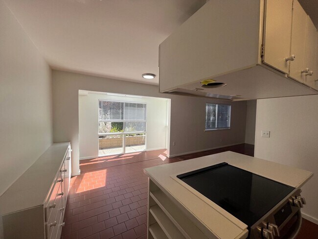 Foto del edificio - Incredible Location Large Single Level Home