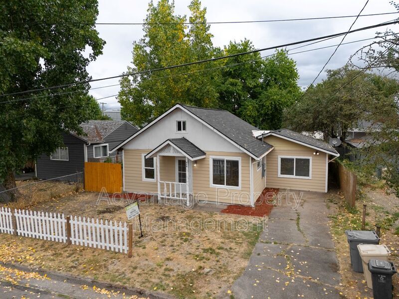 Primary Photo - 319 15th Ave SE